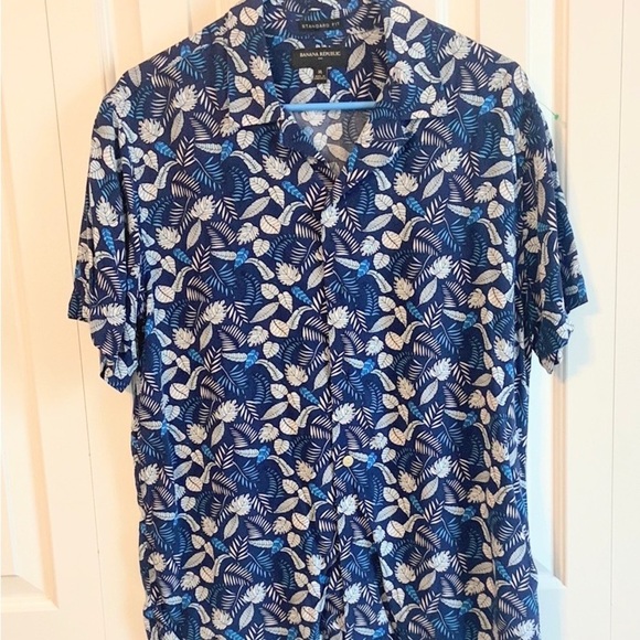 Banana Republic Blue and White Casual Button Down Shirt - Picture 1 of 4